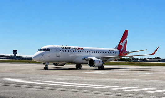 QantasLink E190-100 at Newcastle Airport