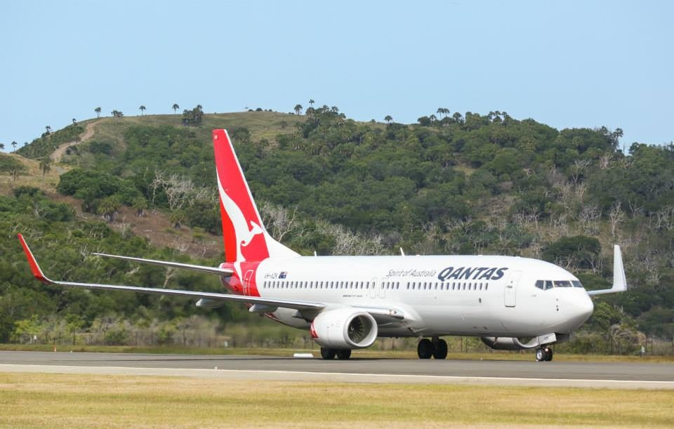 Qantas B737-800 at Hamilton Island