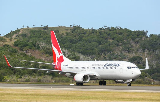Qantas B737-800 at Hamilton Island