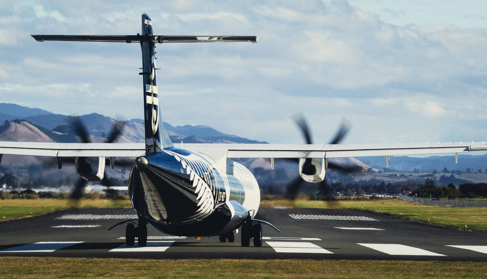 Air New Zealand ATR72-600 lining up to take off